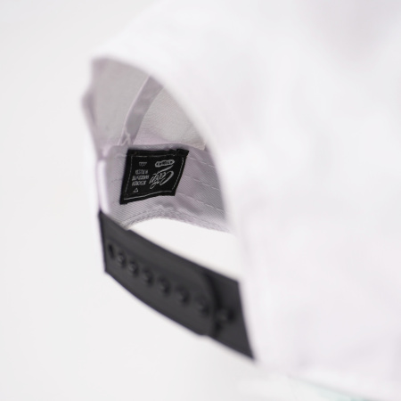 Бейсболка СЕВЕР Готика 5 Panel (прямой козырек) , белый-черный